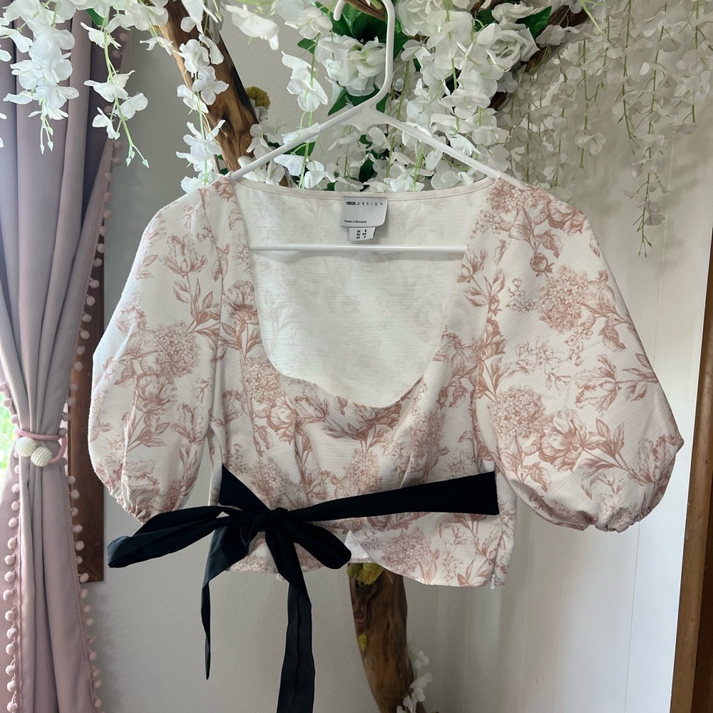 ASOS Design Cream Floral Blouse Crop Top with Black Bow 🎀 🖤 - Picture 5 of 10